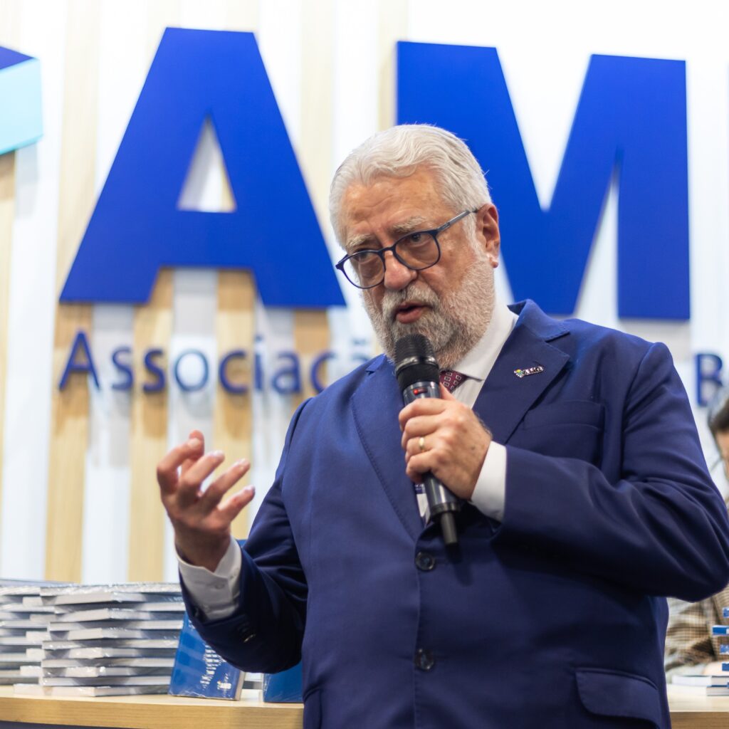 Livro Brasil CEM Covid é lançado durante o Congresso de Medicina Geral da Associação Médica Brasileira