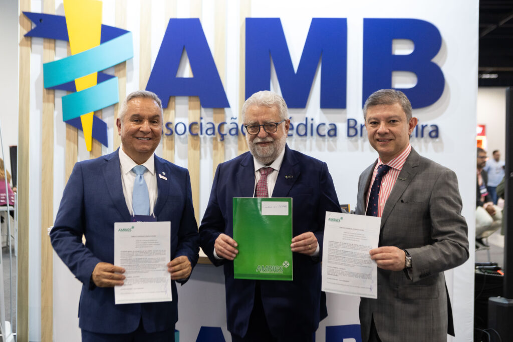 AMB, SOMERJ e AMRIGS assinam convênio de adesão a provas de residência médica para candidatos no Rio de Janeiro